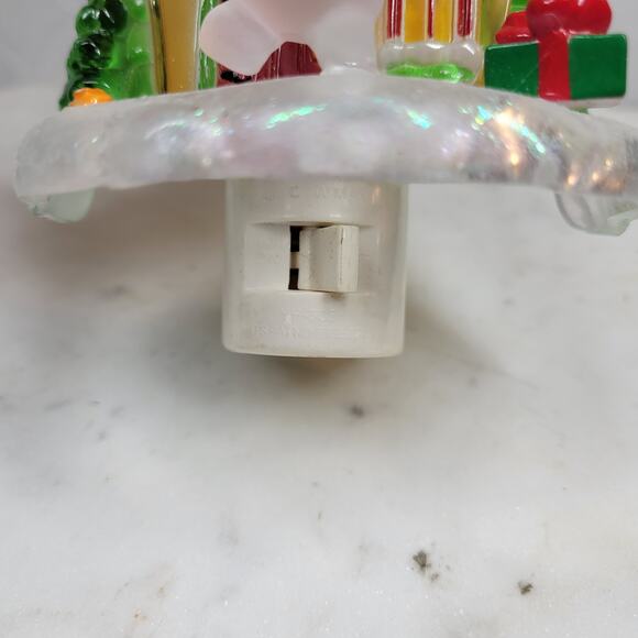 Snowman Nightlight 7W Plug In Light Switch 3-D Plastic Christmas Holiday Decor - Picture 13 of 13